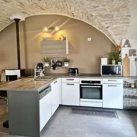 Maison Atypique Avec Jardin * Vestric-et-Candiac